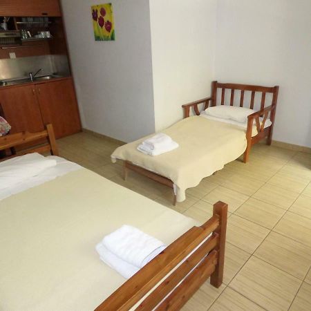 Dolphins Apartments & Rooms ลีเมนาส ภายนอก รูปภาพ