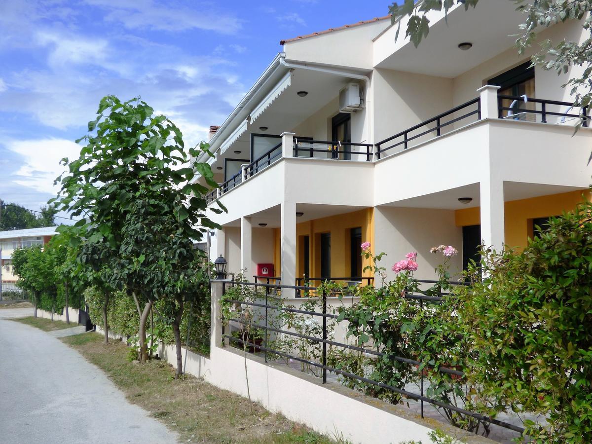 Dolphins Apartments & Rooms ลีเมนาส ภายนอก รูปภาพ