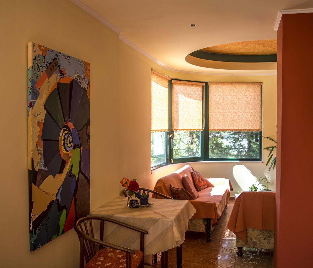 Dolphins Apartments & Rooms ลีเมนาส ภายนอก รูปภาพ
