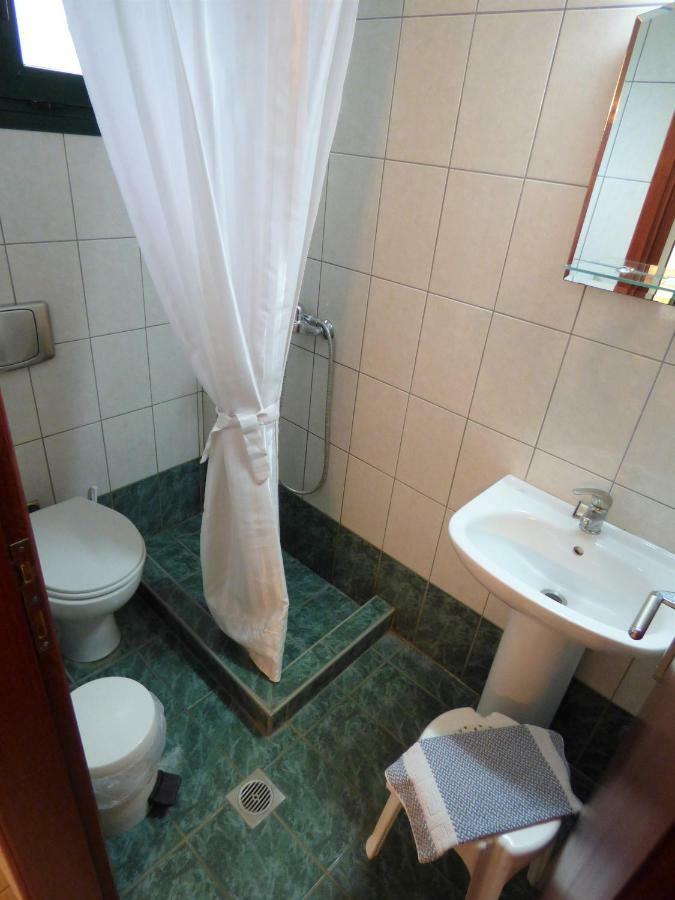 Dolphins Apartments & Rooms ลีเมนาส ภายนอก รูปภาพ
