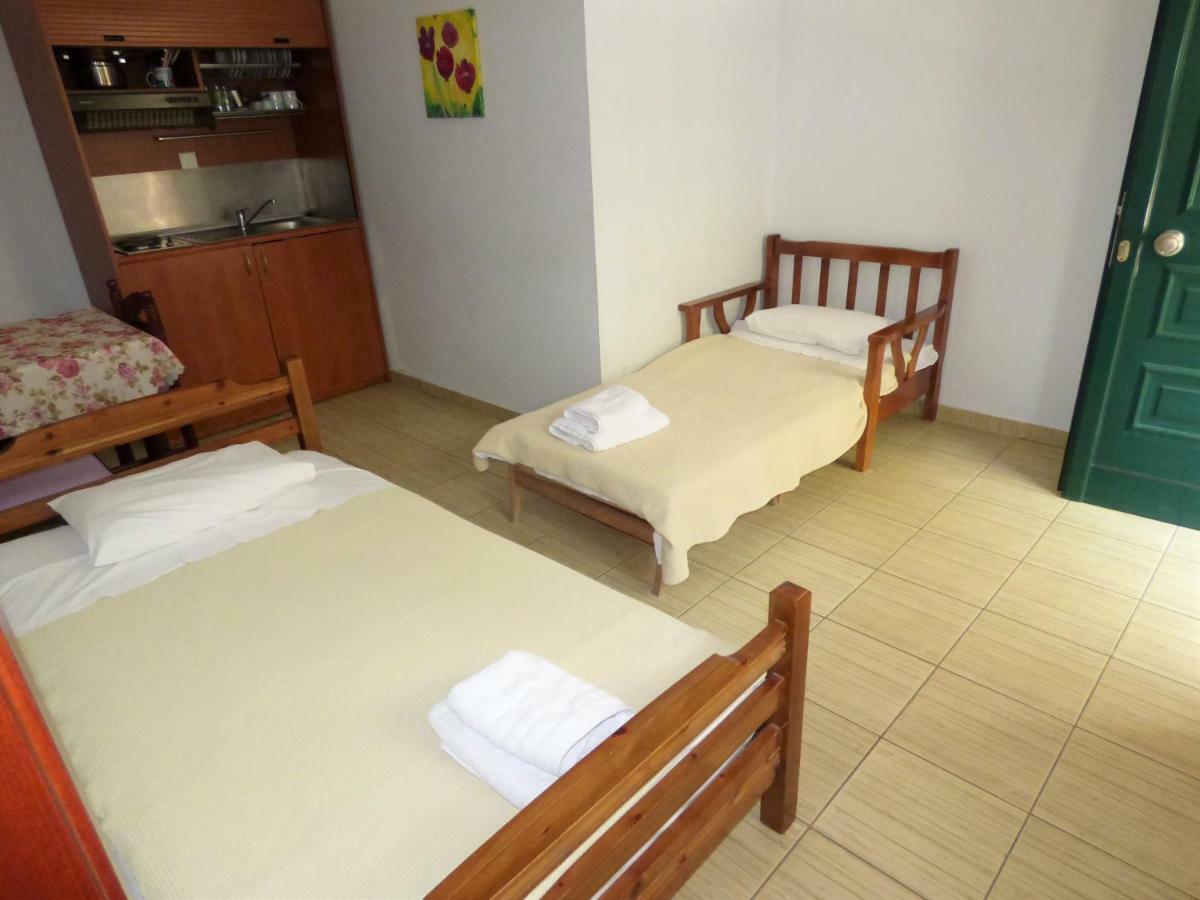 Dolphins Apartments & Rooms ลีเมนาส ภายนอก รูปภาพ