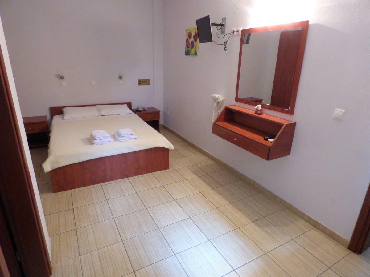 Dolphins Apartments & Rooms ลีเมนาส ภายนอก รูปภาพ