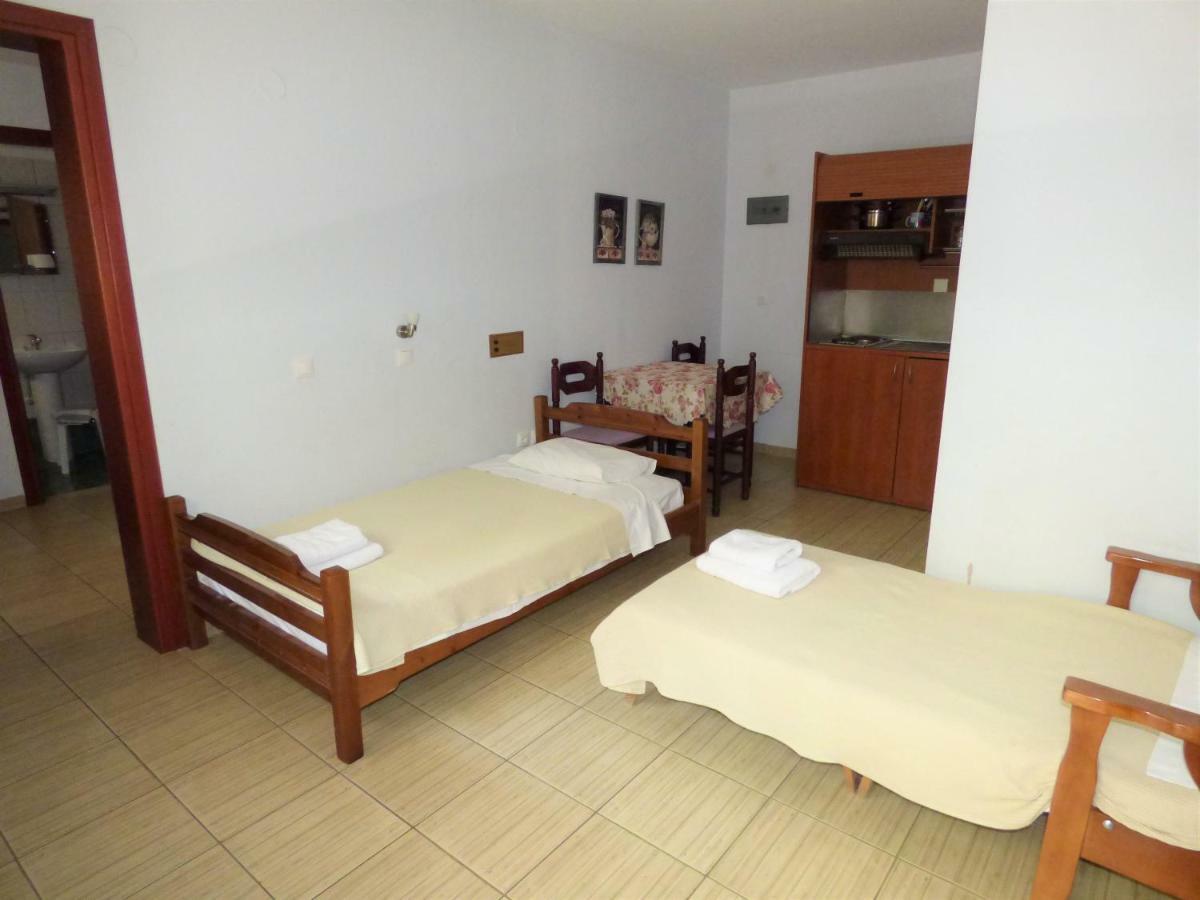Dolphins Apartments & Rooms ลีเมนาส ภายนอก รูปภาพ