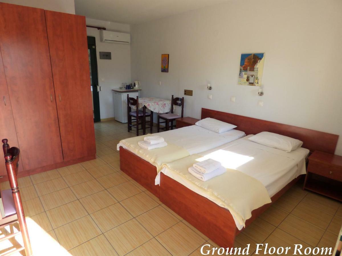 Dolphins Apartments & Rooms ลีเมนาส ภายนอก รูปภาพ