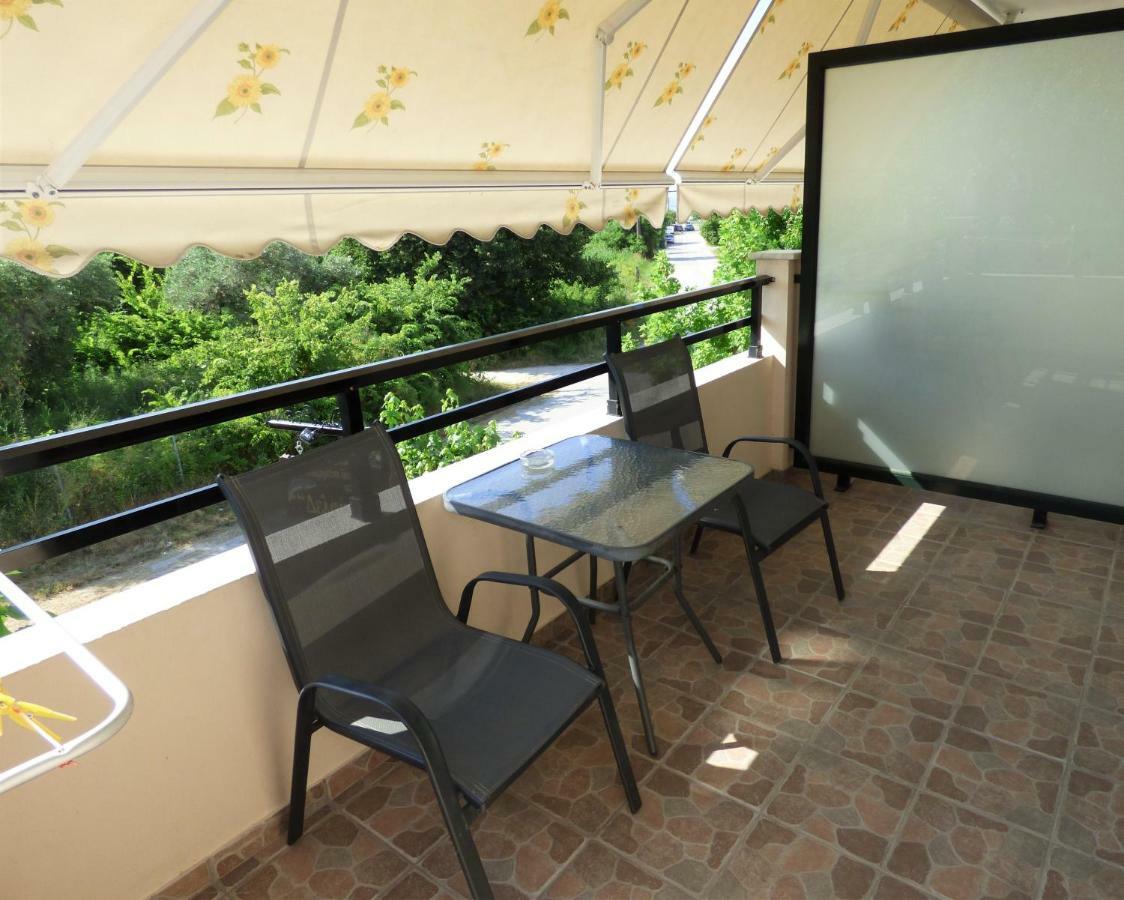 Dolphins Apartments & Rooms ลีเมนาส ภายนอก รูปภาพ