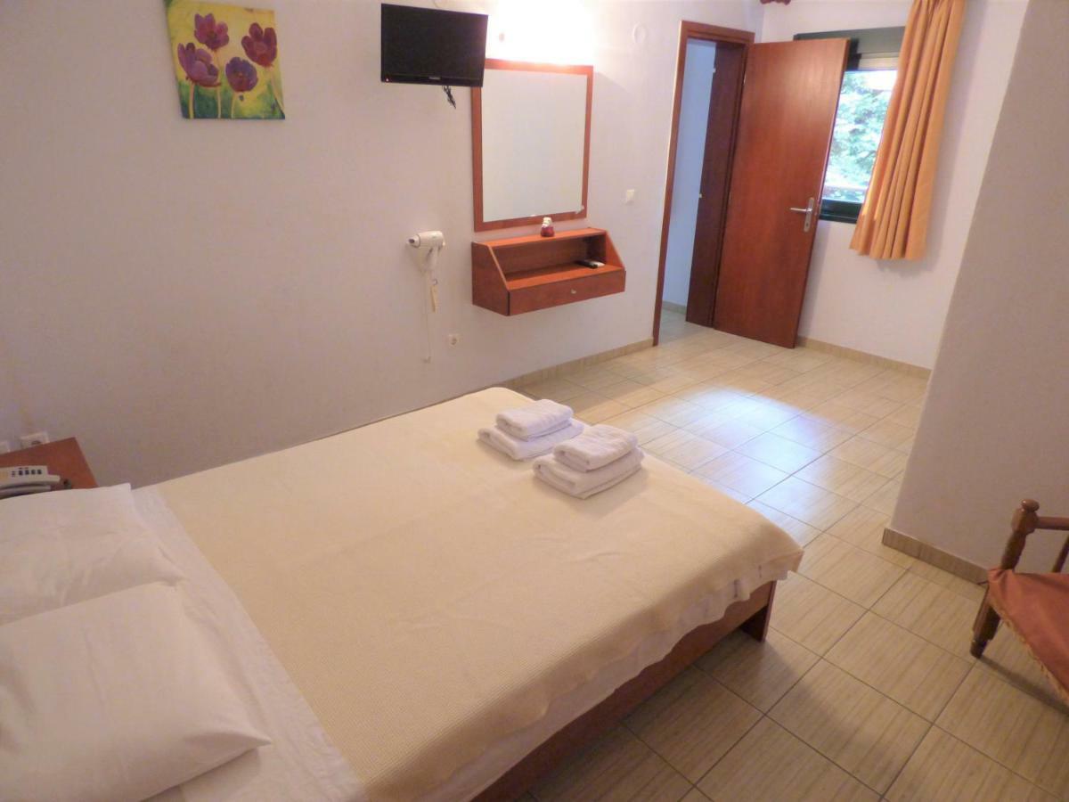 Dolphins Apartments & Rooms ลีเมนาส ภายนอก รูปภาพ