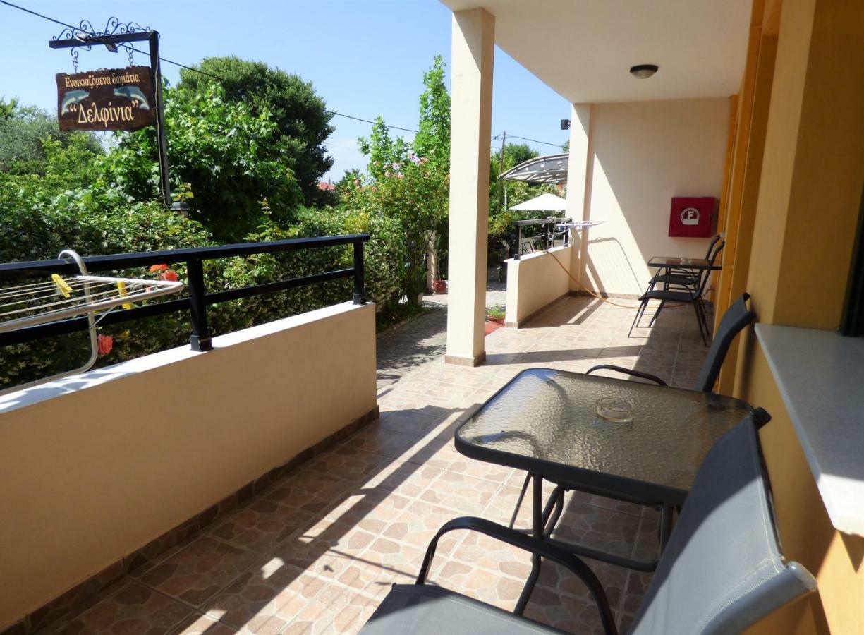 Dolphins Apartments & Rooms ลีเมนาส ภายนอก รูปภาพ