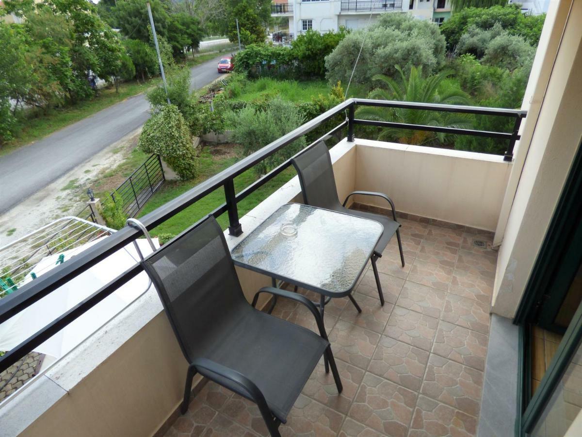 Dolphins Apartments & Rooms ลีเมนาส ภายนอก รูปภาพ