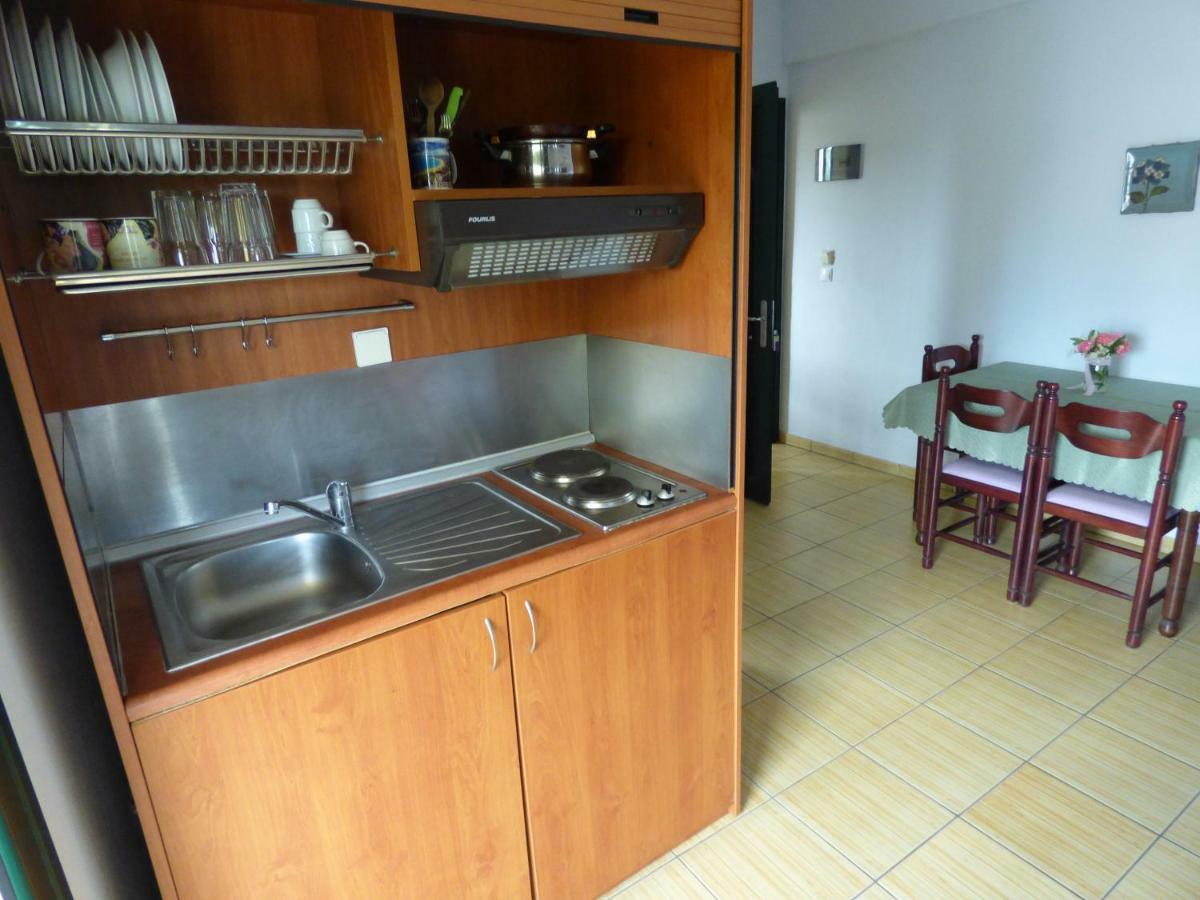 Dolphins Apartments & Rooms ลีเมนาส ภายนอก รูปภาพ