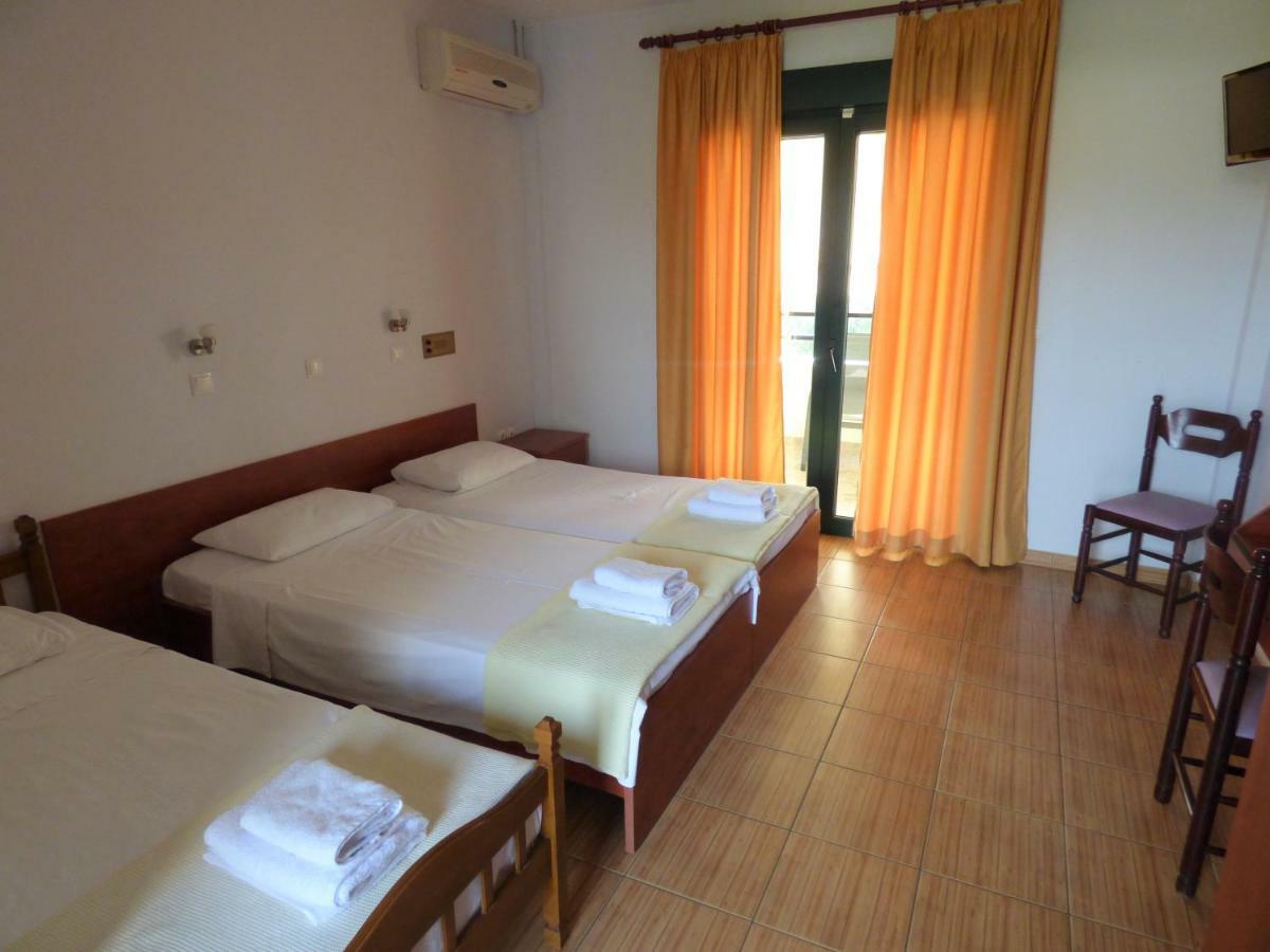 Dolphins Apartments & Rooms ลีเมนาส ภายนอก รูปภาพ