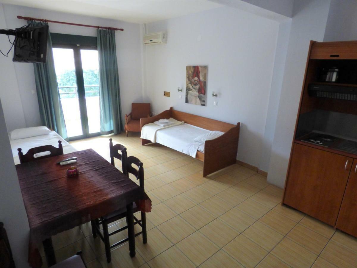 Dolphins Apartments & Rooms ลีเมนาส ภายนอก รูปภาพ